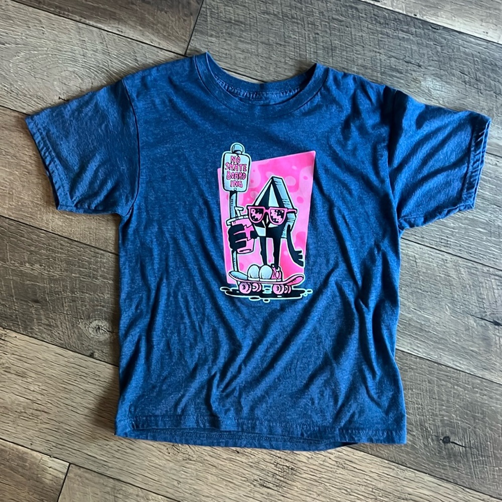 Boys Volcom T shirt Boys Medium blue & pink